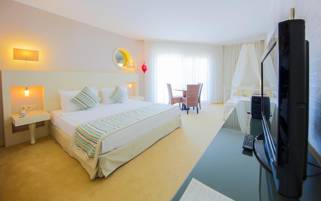 Sisus Hotel Çeşme Exterior foto